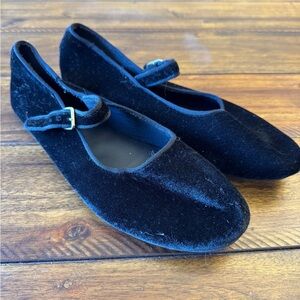 Black Velvet Aerie Flats